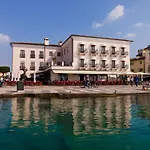 La Vista Postcard Hotel