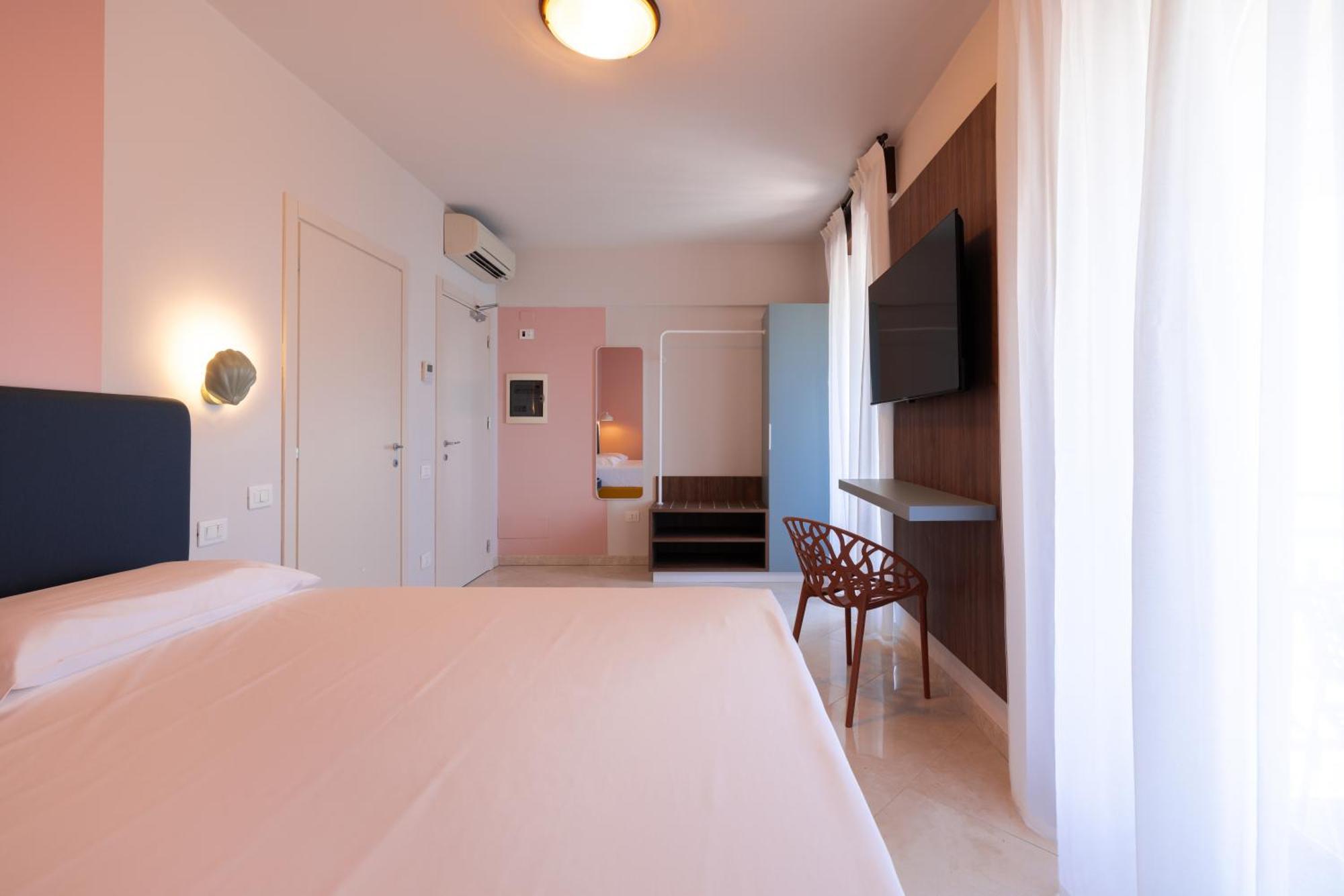 Hotel La Vista Postcard 3*