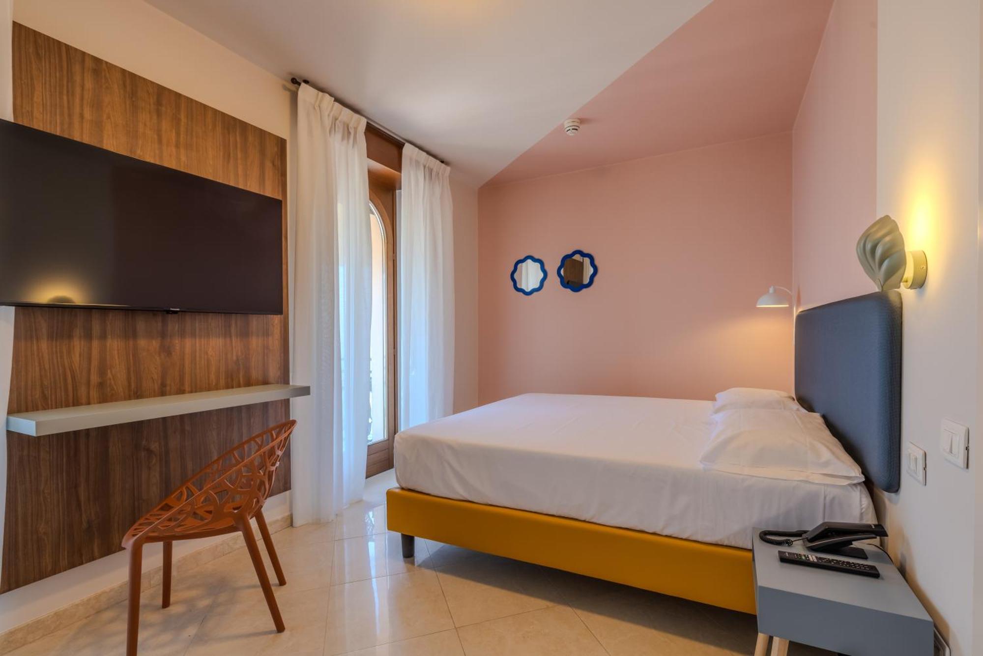 Hotel La Vista Postcard Lazise