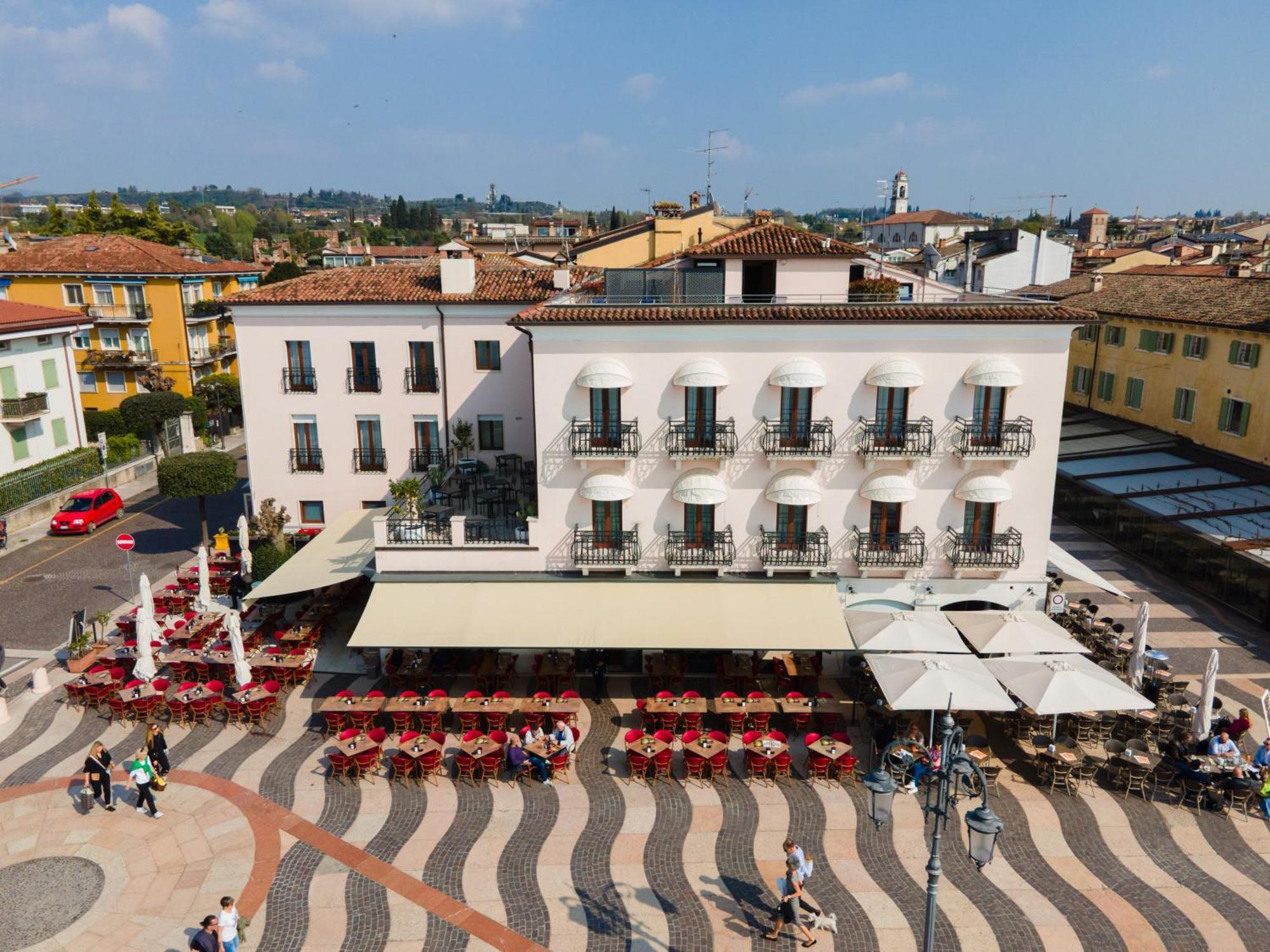 Hotel La Vista Postcard 3*